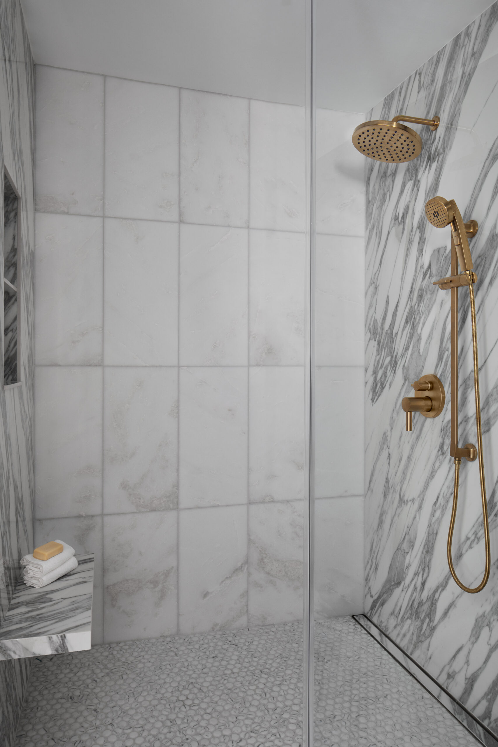 Wolcott_Ave_Matte_and_Gloss_Interiors_Ryan_Hainey_Photography_003