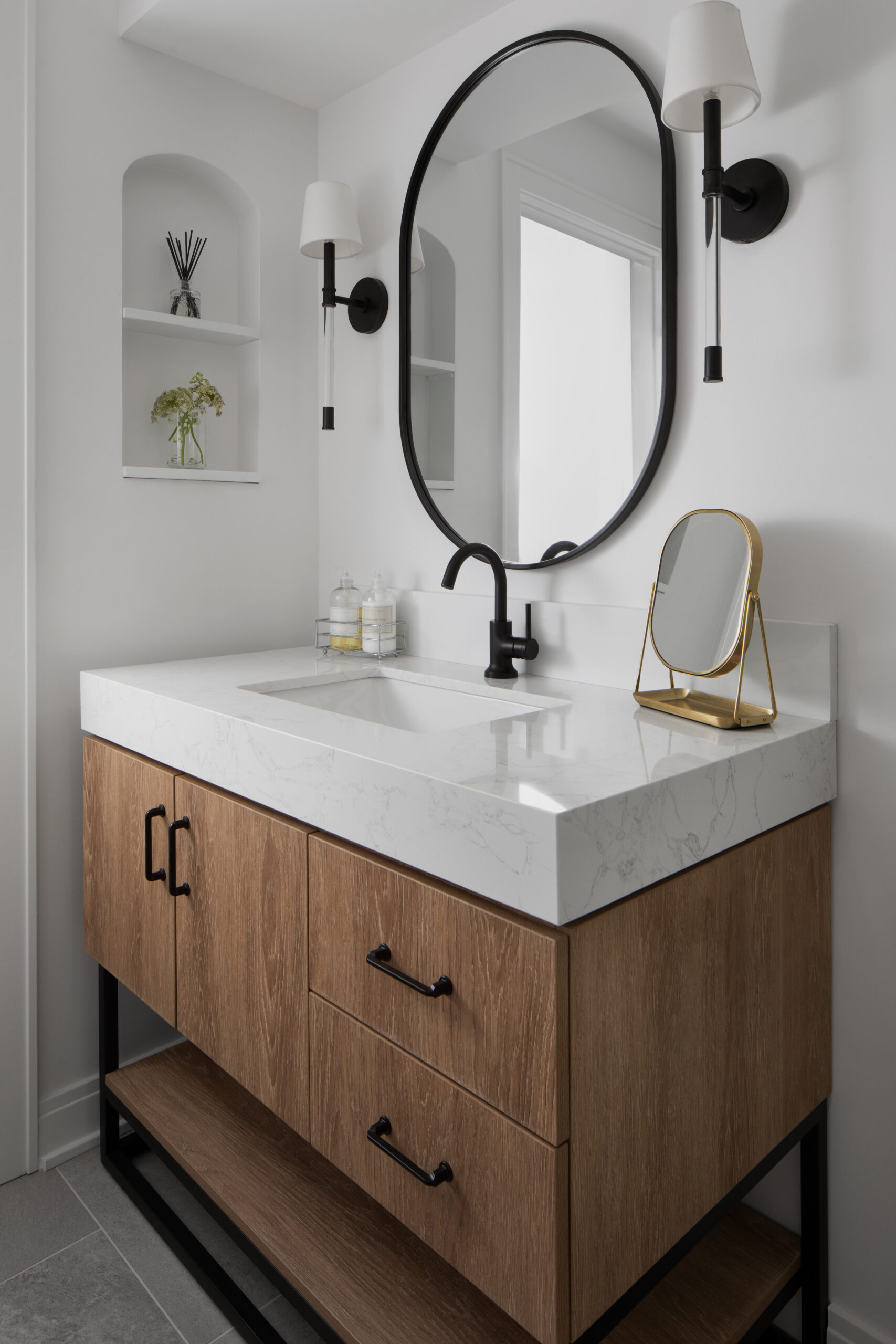 Wolcott_Ave_Matte_and_Gloss_Interiors_Ryan_Hainey_Photography_012